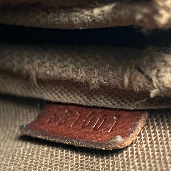 Vintage Authentic Louis Vuitton pochette - Picture 16 of 17